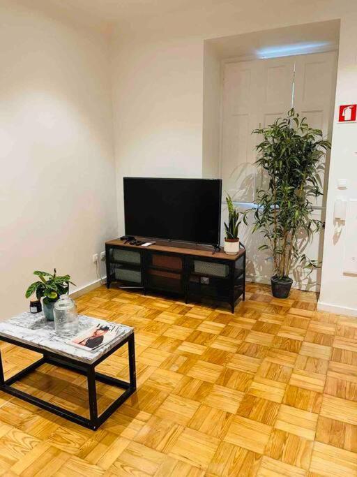 Moderno Com Jardim Av. Da Liberdade * Lisbon